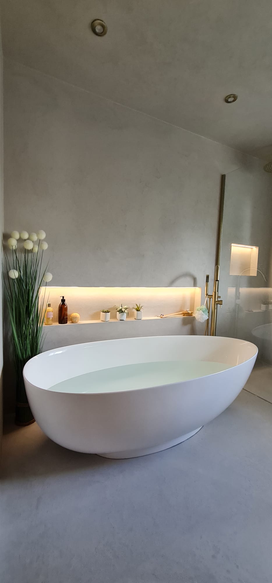 Ultra Finishes - Venetian Plaster Surrey - Beautiful Micro Cement Bathroom